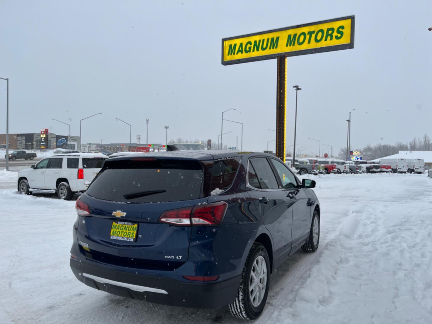 2022 Blue /charcoal cloth Chevrolet Equinox LT (3GNAXUEV5NL) with an 1.5 Turbo inline 4 engine, 6 speed automatic transmission, located at 1960 Industrial Drive, Wasilla, 99654, (907) 274-2277, 61.573475, -149.400146 - Photo#3